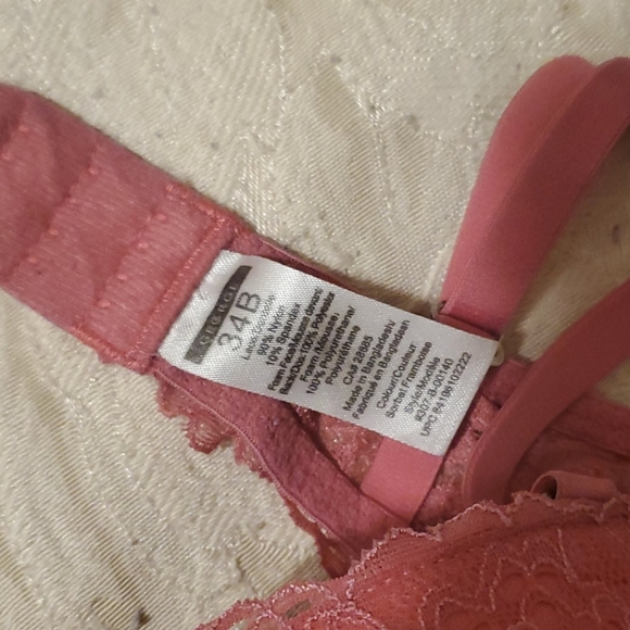 Pink lace bra - Picture 3 of 4